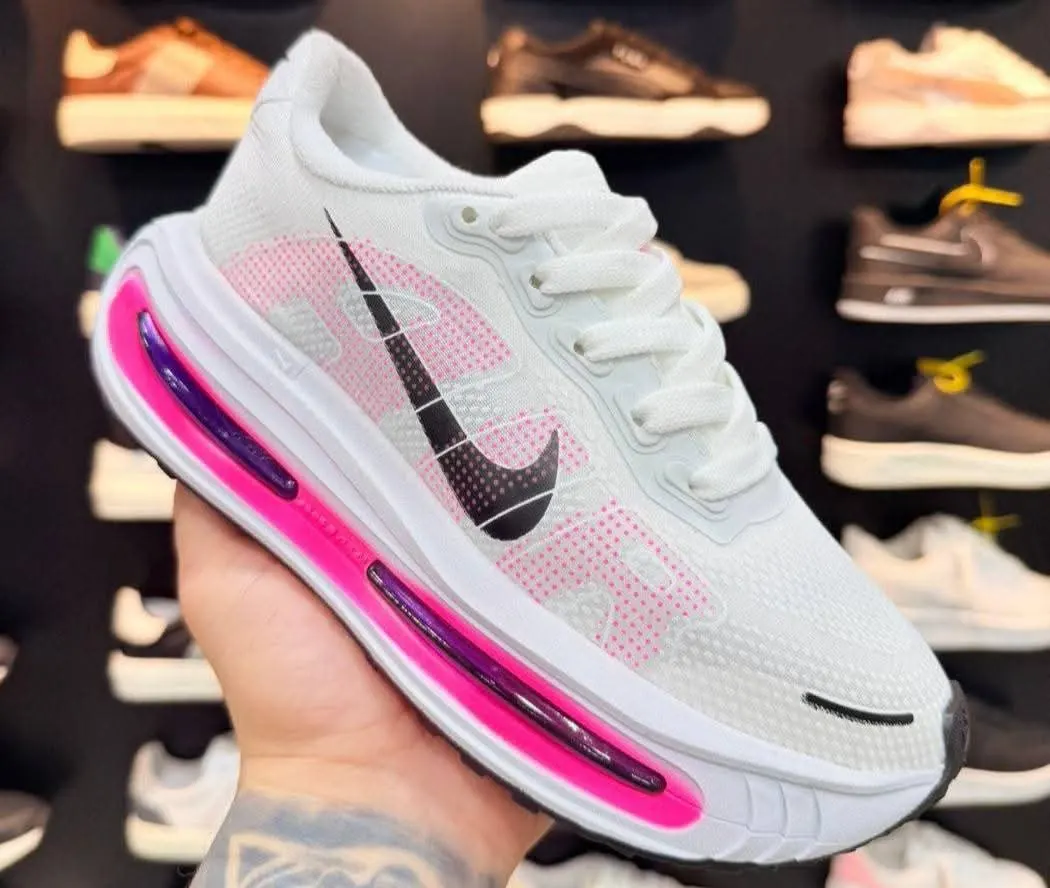 NIKE VOMERO