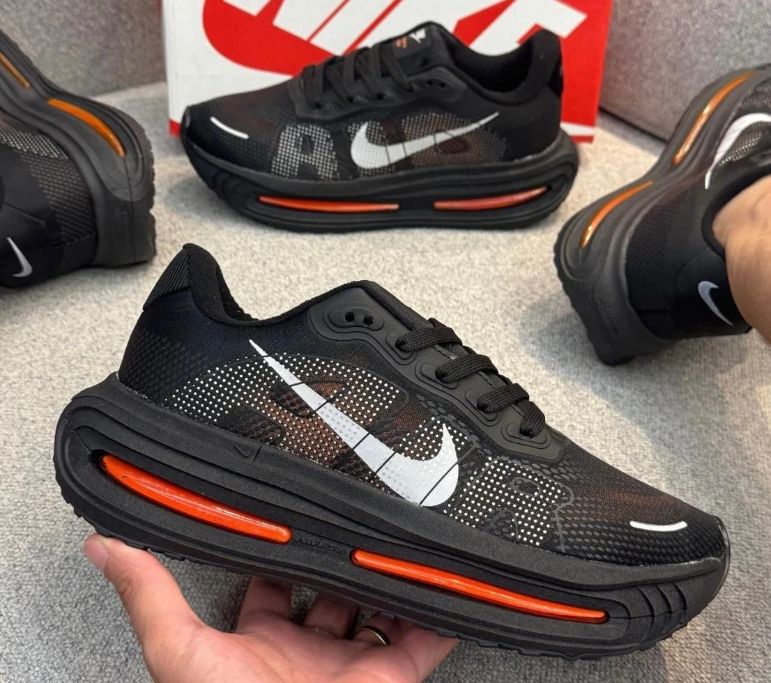 NIKE VOMERO